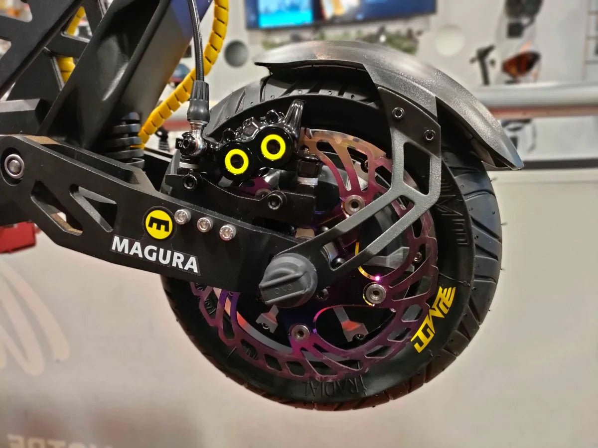 Pneu slick ou pneu stradal : lequel choisir pour ta trottinette électrique ?